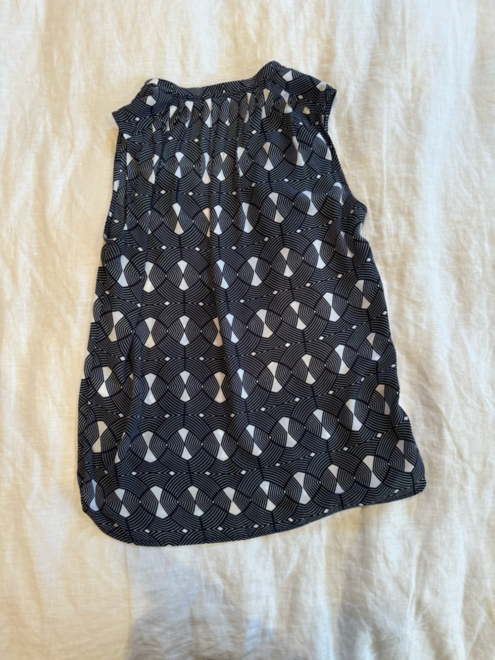 Banana Republic Black and White Geometric Sleeveless Blouse